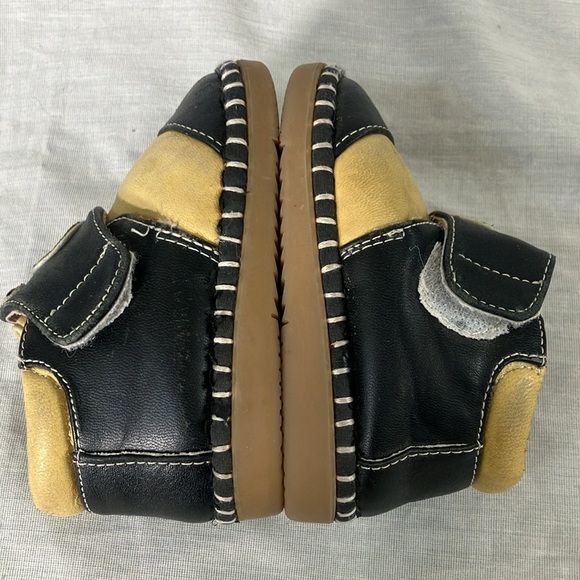 Baby size 14 leather cozy fuzzy lined Velcro tie shoes with rubber sole - Picture 11 of 15